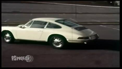 Jean Pierre und Sid haben heute den Auftrag, für einen „PS PROFI“-Zuschauer einen Porsche 911 zu organisieren. Der „Neunelfer“ ist seit 1963 der Inbegriff der Marke Porsche und genießt seitdem Kultstatus. Jeder Autofan träumt von einem „Elfer“, er ist heißbegehrt, was zur Folge hat, dass die Wagen extrem teuer sind. Ab 10.000 Euro bekommt man überteuerte Rostlauben, ab 20.000 Euro schon recht gut erhaltene Modelle. Jean Pierre und Sid zeigen, was man beim Kauf eines solchen Kult-Sportwagens beachten muss.