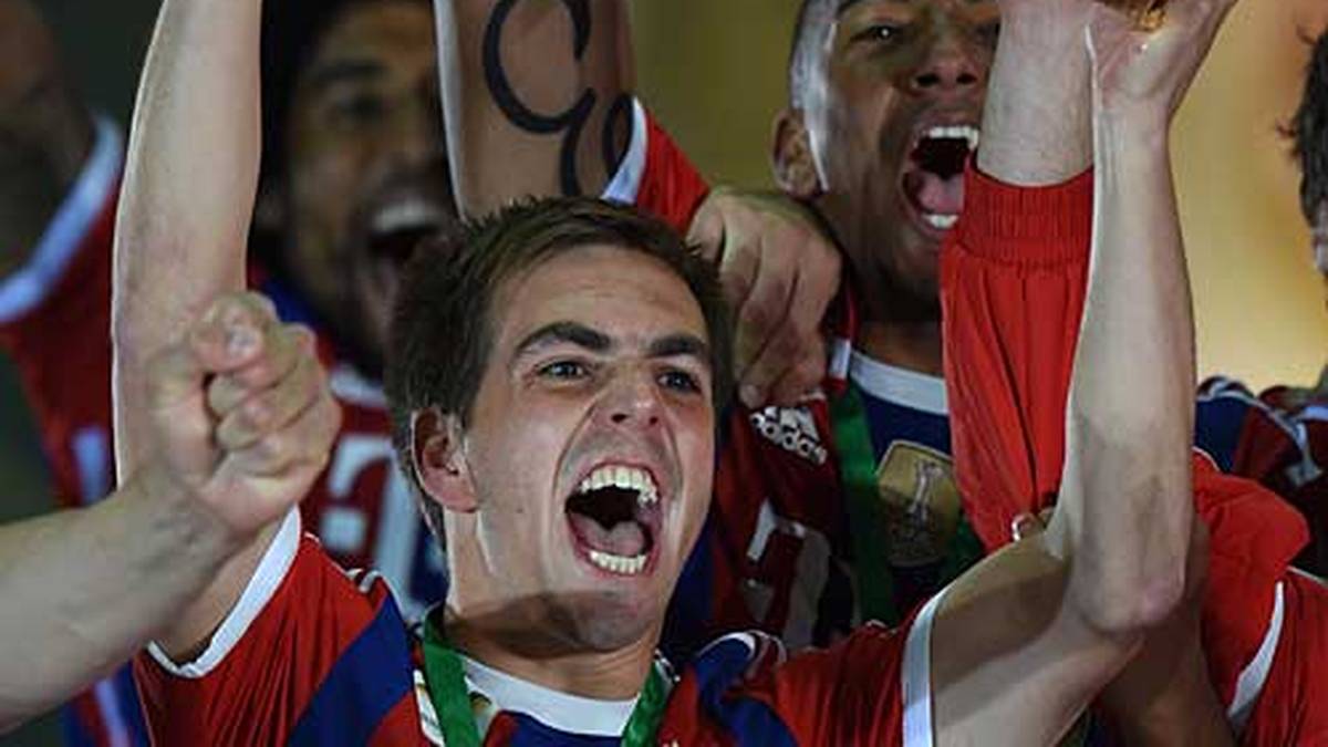 Nächster Titel für Lahm: Im DFB-Pokalfinale 2014 siegen die Bayern nach hartem Kampf über 120 Minuten mit 2:0 gegen ihren Dauerrivalen Borussia Dortmund