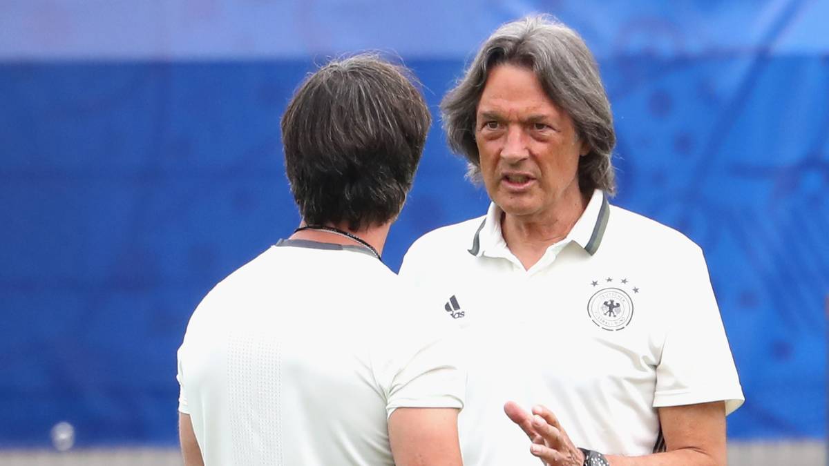 Doch beim DFB genießt die Koryphäe der Sportmedizin weiter das Vertrauen und begleitet das Team zur EM 2016 in Frankreich