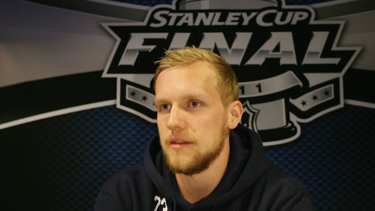 CHRISTIAN EHRHOFF: Nach fünf Finalspielen gegen Boston und Seidenberg sah der Ex-Krefelder schon wie der sichere Sieger aus. Vancouver führte in der Best-of-seven-Serie nach einem 1:0-Erfolg mit 3:2 und hatte zwei Matchbälle. Doch Ehrhoff verlor mit den Canucks zweimal in Folge und musste zusehen, wie Seidenberg den Cup in die Höhe stemmte