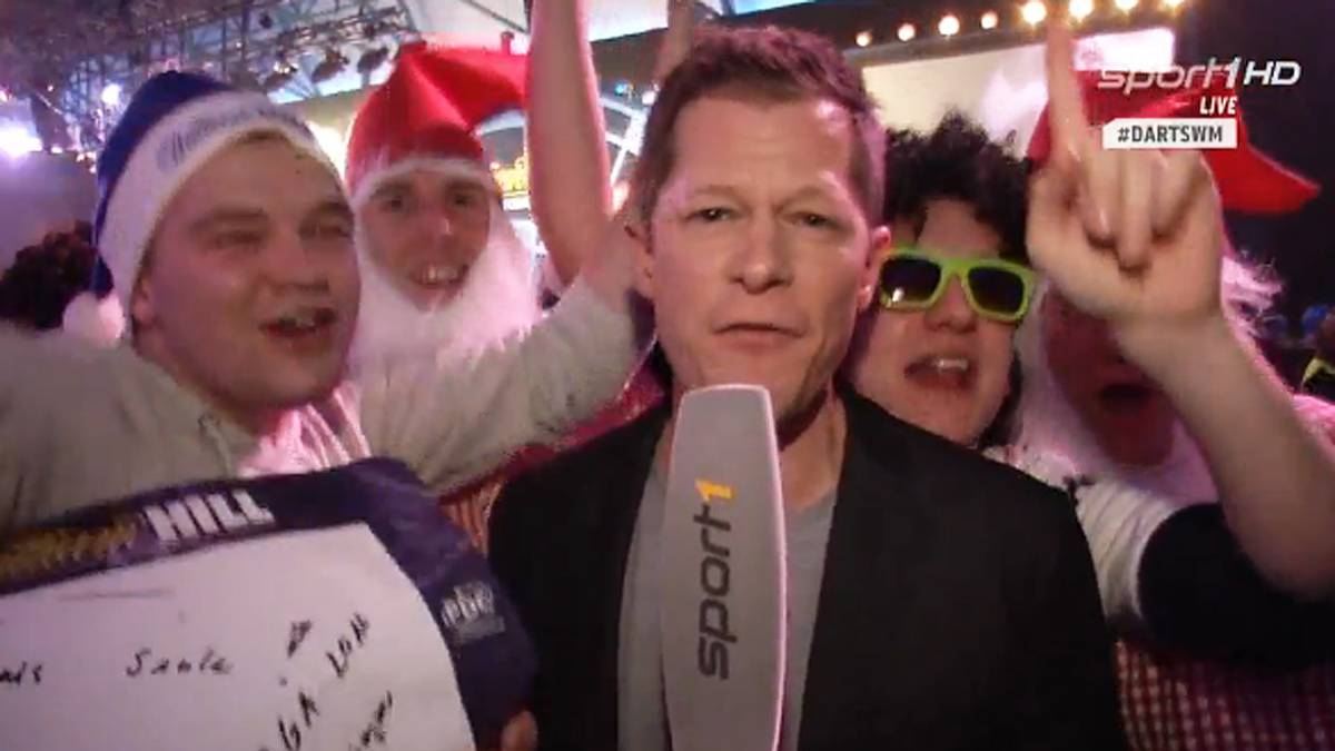 Es herrscht wieder sensationelle Stimmung im Alexandra Palace. Die freudetrunkenen Zuschauer lassen SPORT1-Moderator Sascha Bandermann kaum zu Wort kommen