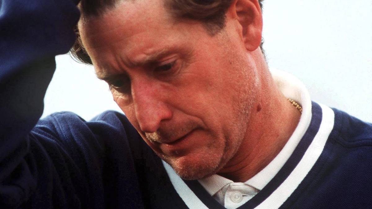 Ex-Präsident Jean Löring und Coach Toni Schumacher geraten aneinander, daraufhin schmeißt Löring Schumacher aus der Kabine und gleichzeitig aus dem Amt. Eine seltene und bislang unerreichte Kuriosität