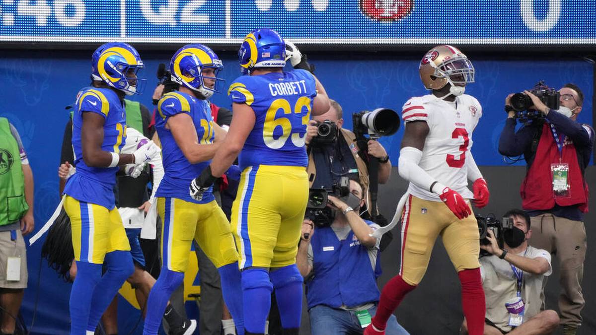 Die Achterbahnfahrt setzte sich fort: Nach einem schwachen Saisonstart spielen sich die 49ers 2021 bis ins NFC Championship Game. Dort vergaben sie jedoch gegen die Los Angeles Rams eine Zehn-Punkte-Führung im vierten Viertel und verloren am Ende mit 17:20