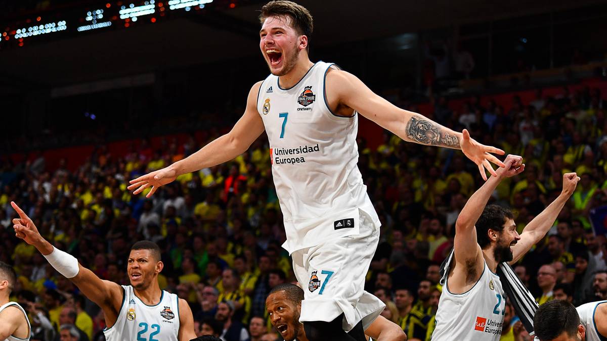 PICK 3 - LUKA DONCIC (Shooting Guard, Real Madrid) - DALLAS MAVERICKS ( getradet von Atlanta Hawks): Es ist DER Lottogewinn für Dirk Nowitzkis Team. Doncic gilt als slowenisches Wunderkind. Er hat mit vielen Teams gesprochen, wollte aber unbedingt zu den Mavs