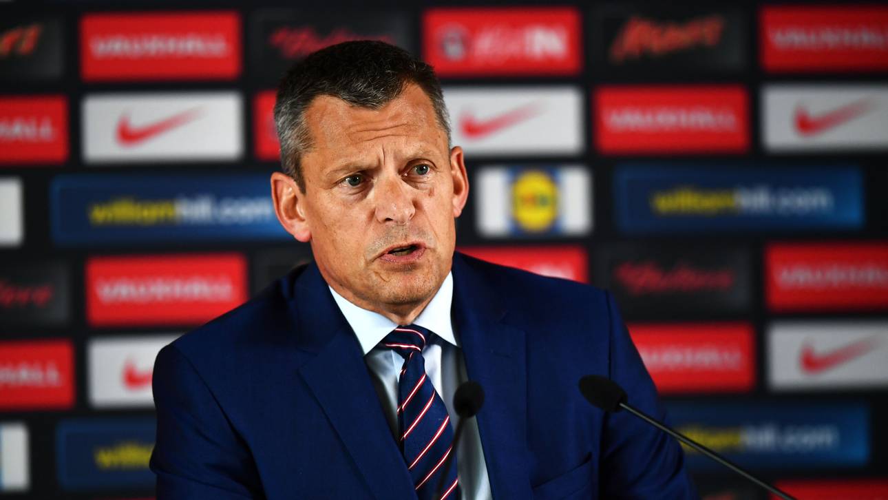 FA-Boss mit Hakenkreuz-Fehltritt