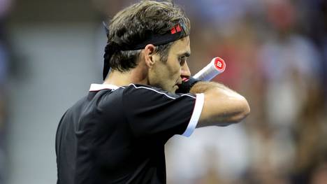 NEW YORK, NEW YORK - SEPTEMBER 03:  Roger Federer of Switzerland reacts during his Men's Singles quarterfinal match against Grigor Dimitrov of Bulgaria on day nine of the 2019 US Open at the USTA Billie Jean King National Tennis Center on September 03, 2019 in the Queens borough of New York City. (Photo by Elsa/Getty Images)
