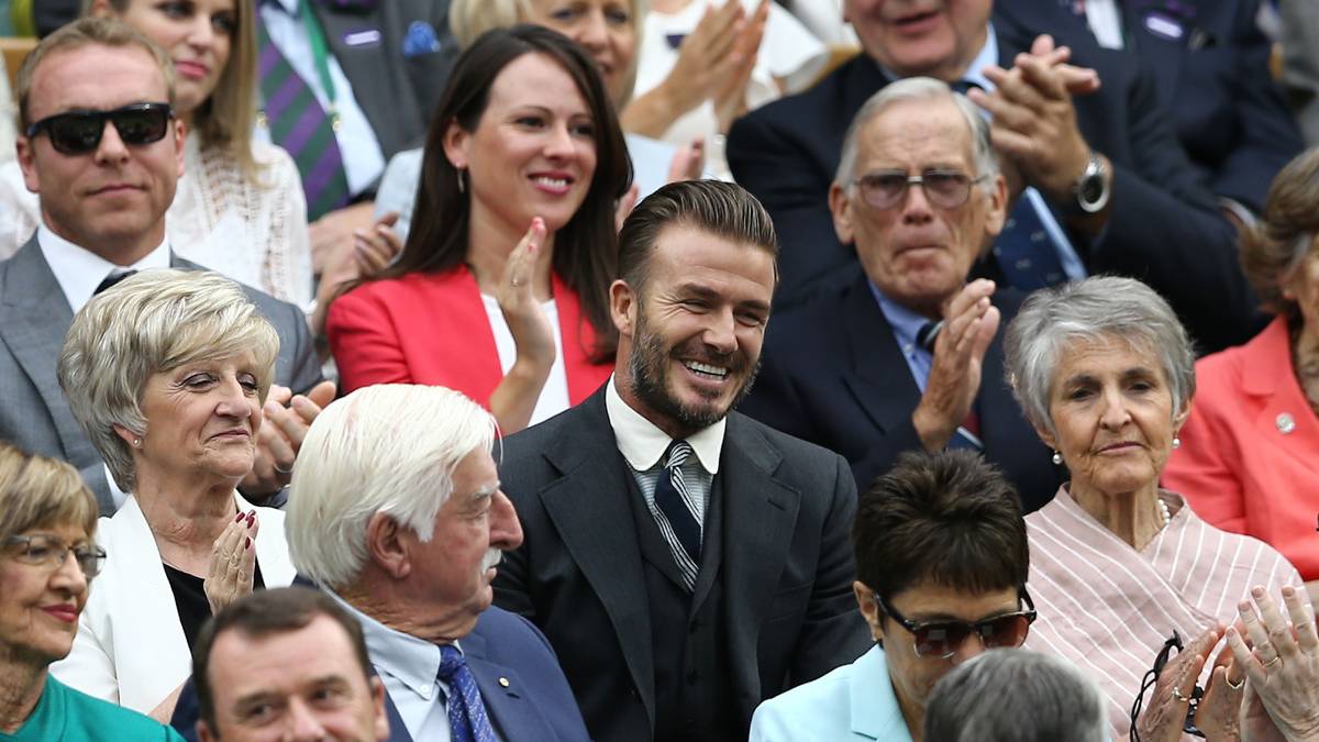 Grundsätzlich finden (ehemalige) Fußballprofis offenbar durchaus Gefallen daran, das ein oder andere Tennismatch von der Tribüne aus zu verfolgen. David Beckham gibt sich quasi jährlich in Wimbledon die Ehre...
