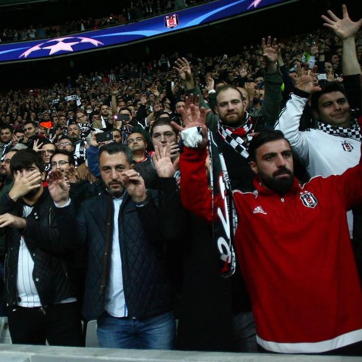 Lask Linz Vs Besiktas Istanbul Linzer Stadion Wohl Ausverkauft