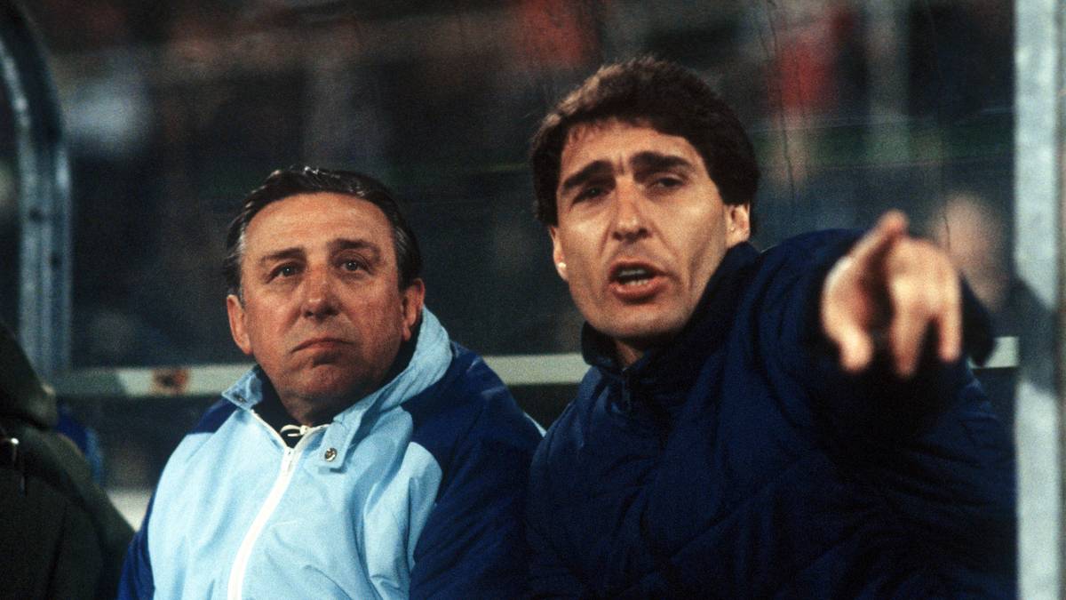 Ein Jahr darauf folgt der Schritt in die Bundesliga zum FC Schalke 04, wo es aber zunächst nicht gut läuft. Nur durch die Aufstockung der Meisterschaft auf 18 Teams kann die Klasse gehalten werden. Er stabilisiert die Mannschaft und verhindert in den beiden folgenden Jahren den Abstieg. 1967 zieht es Langner nach Bremen, wo er im selben Jahr die Vizemeisterschaft holt. Letzte Trainerstation in der Bundesliga: SV Werder Bremen (79/80)