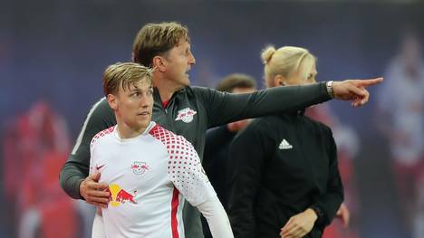 Ralph Hasenhüttl zusammen mit Emil Forsberg bei RB Leipzig