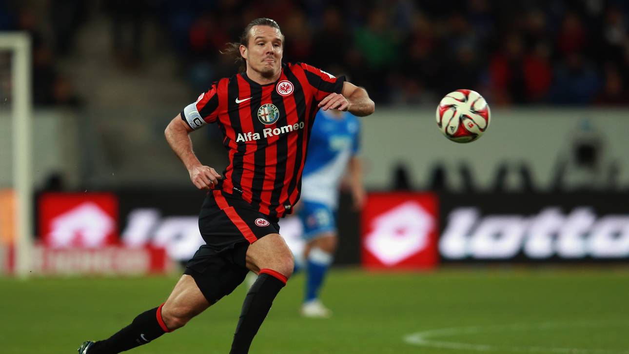 Alexander Meier am Ball
