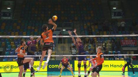 Die Berlin Recycling Volleys schlagen Frankfurt in einem sehenswerten Duell und sichern sich erneut den Supercup.