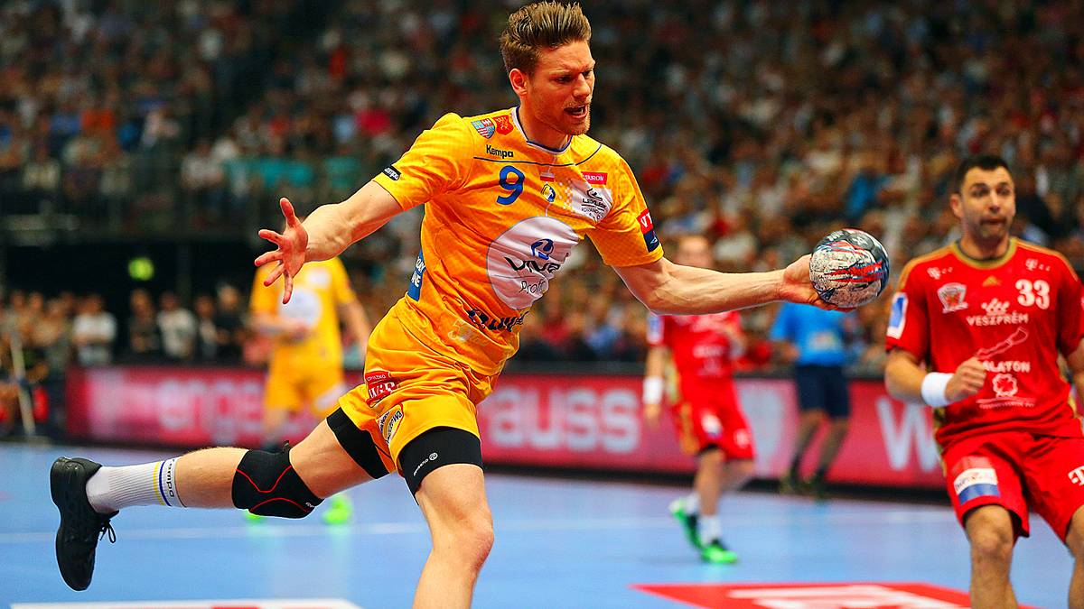 29. Mai: Europameister Tobias Reichmann feiert mit KS Kielce in Köln nach sensationeller Aufholjagd den Gewinn der Champions League. Der Rechtsaußen siegt mit dem polnischen Meister in einem völlig verrückten und an Dramatik nicht zu überbietenden Finale gegen den ungarischen Champion MKB Veszprem KC trotz eines 19:28-Rückstands 14 Minuten vor dem Ende. Die Entscheidung fällt erst im Siebenmeterwerfen. Reichmann ist mit acht Toren bester Werfer des Endspiels. Für den THW Kiel bleibt nur Platz vier