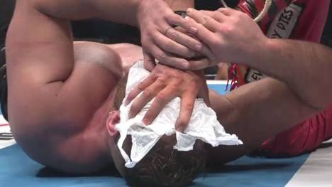 Lance Archer deutete bei NJPW an, Jon Moxley mit einer Tüte ersticken zu wollen
