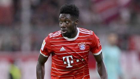 Alphonso Davies vom FC Bayern München ist heiß umworben, nun will ein weiterer spanischer Topklub den Kanadier verpflichten.