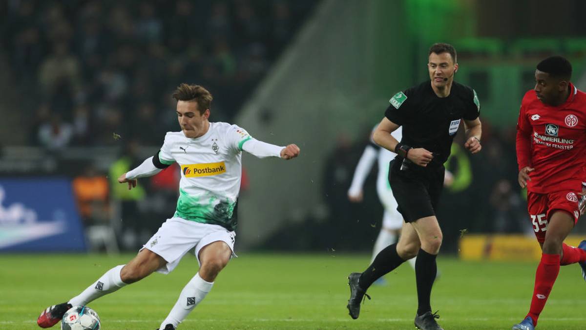 Florian Neuhaus erzielt das 3:1 gegen Mainz 05