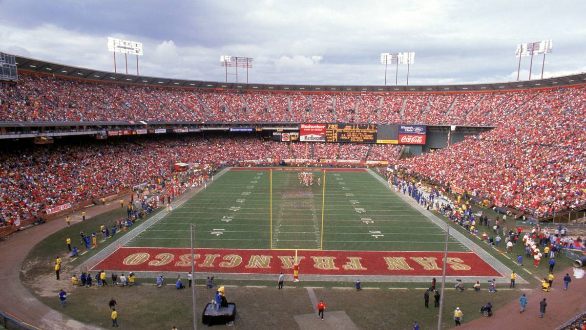 Der Candlestick Park - die Heimstätte der 49ers - war seit Mitte der 1990er-Jahre ein großes Diskussionsthema in San Francisco. Viele verlangten eine Modernisierung des eigentlichen Baseball-Stadions, das erst später zum Football-Stadion umgewandelt worden war. Auch der Wunsch nach einem neuen Stadion war Programm