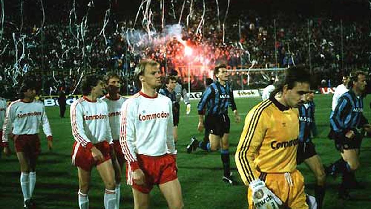 PLATZ 8: Bayern München - Inter Mailand 1988: Nach einer 0:2-Niederlage im heimischen Olympiastadion muss der FCB im Dezember 1988 vor gigantischer Kulisse im San Siro antreten. Inter wartet mit Lothar Matthäus und Andi Brehme  