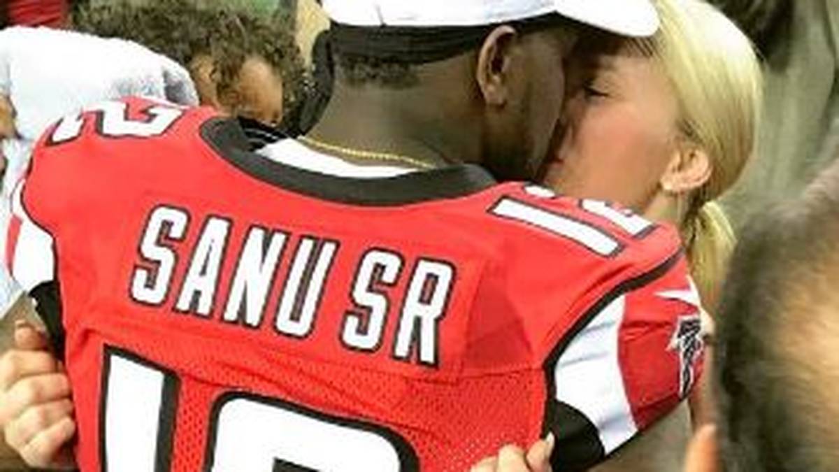 Während einer Fußballpartie im Wembley-Stadion in London fragte Sanu schließlich, ob Mackenzie ihn heiraten wolle