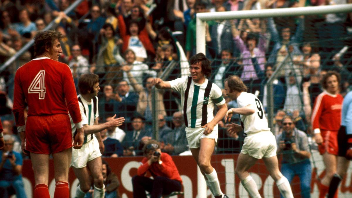 BORUSSIA MÖNCHENGLADBACH - FC BAYERN 5:0 (18. Mai 1974): Wohl nie in ihrer Vereinsgeschichte war den Bayern eine Niederlage so egal, wie diese. 19 Stunden (!) zuvor hatten die Münchner das Wiederholungsspiel im Finale des Europapokals der Landesmeister gegen Atlético Madrid gewonnen - und Deutscher Meister waren sie schon davor...
