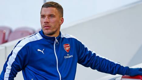 Lukas Podolski FC Arsenal Trainingsanzug skeptisch
