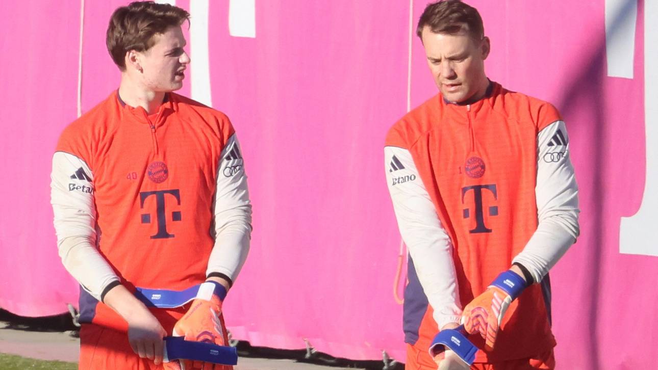 Manuel Neuer (r.) und Jonas Urbig beim Sonntagstraining