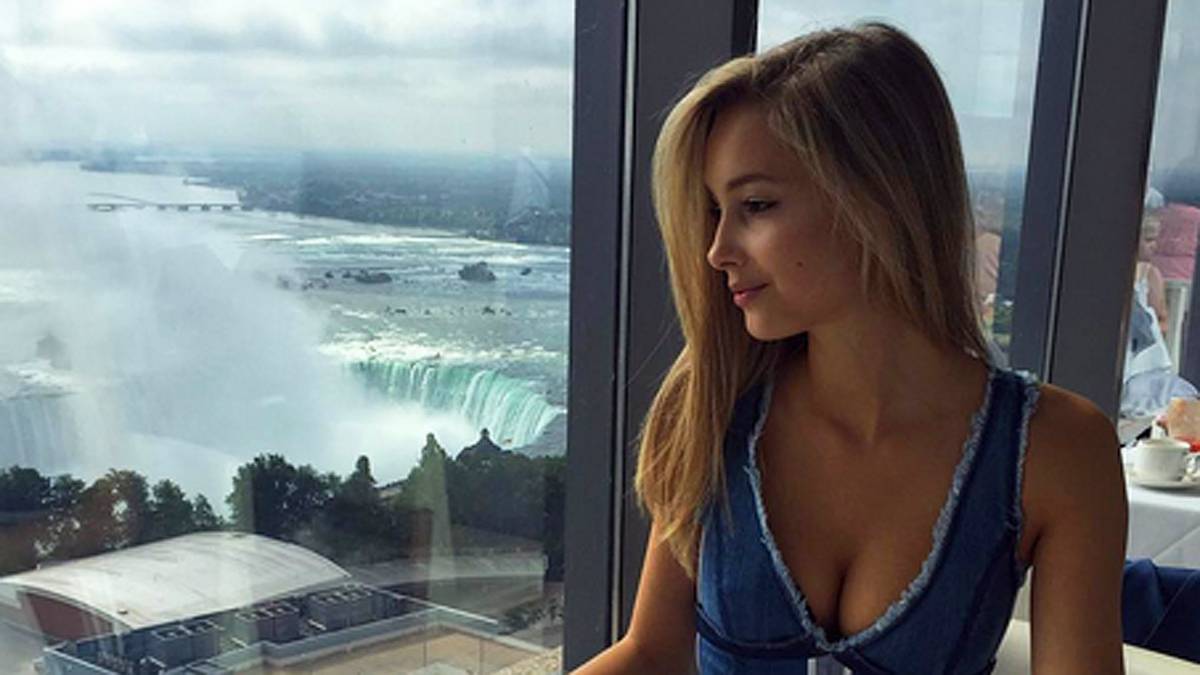 Italiens Elfmeterschütze Graziano Pelle flüchtete nach dem Aus gegen Deutschland möglichst weit weg - nach Nordamerika. Seine Freundin Viktoria Vargas zeigt ein Bild vom gemeinsamen Frühstück im Hotel - mit Blick auf die Niagarafälle