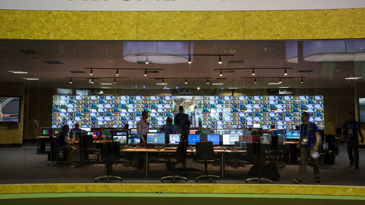 180.000: Im internationalen Sendezentrum IBC in Paris liegen 180.000 Meter Kabel, es gibt 330 Türen, 390 Feuermelder und 3440 Quadratmeter Teppich