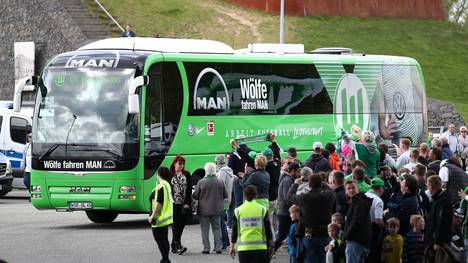 Der Bus des VfL Wolfsburg kam während des Trainingslagers zu Schaden