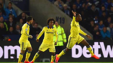 Didier Drogba (r.) trifft zum Ausgleich für den FC Chelsea