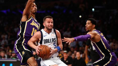 Dallas Mavericks v Los Angeles Lakers