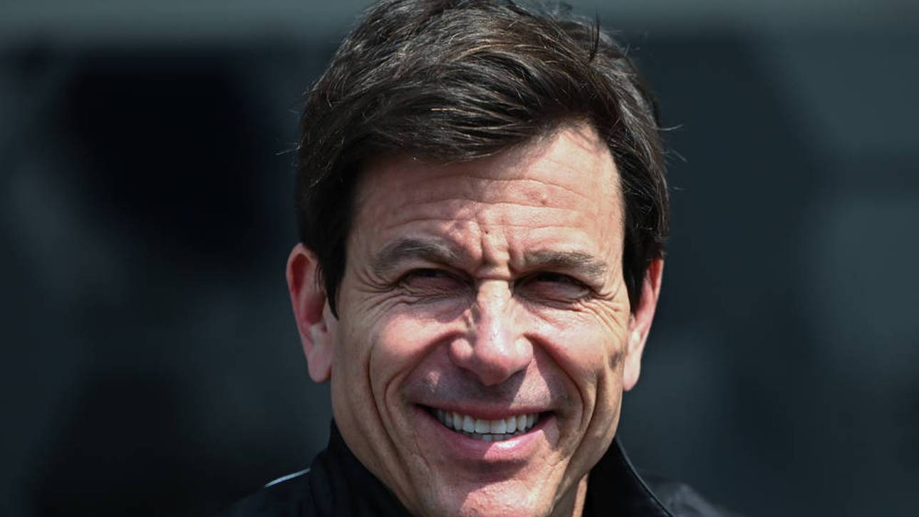 Wolff witzelt: „Müssen in Fahrschule“