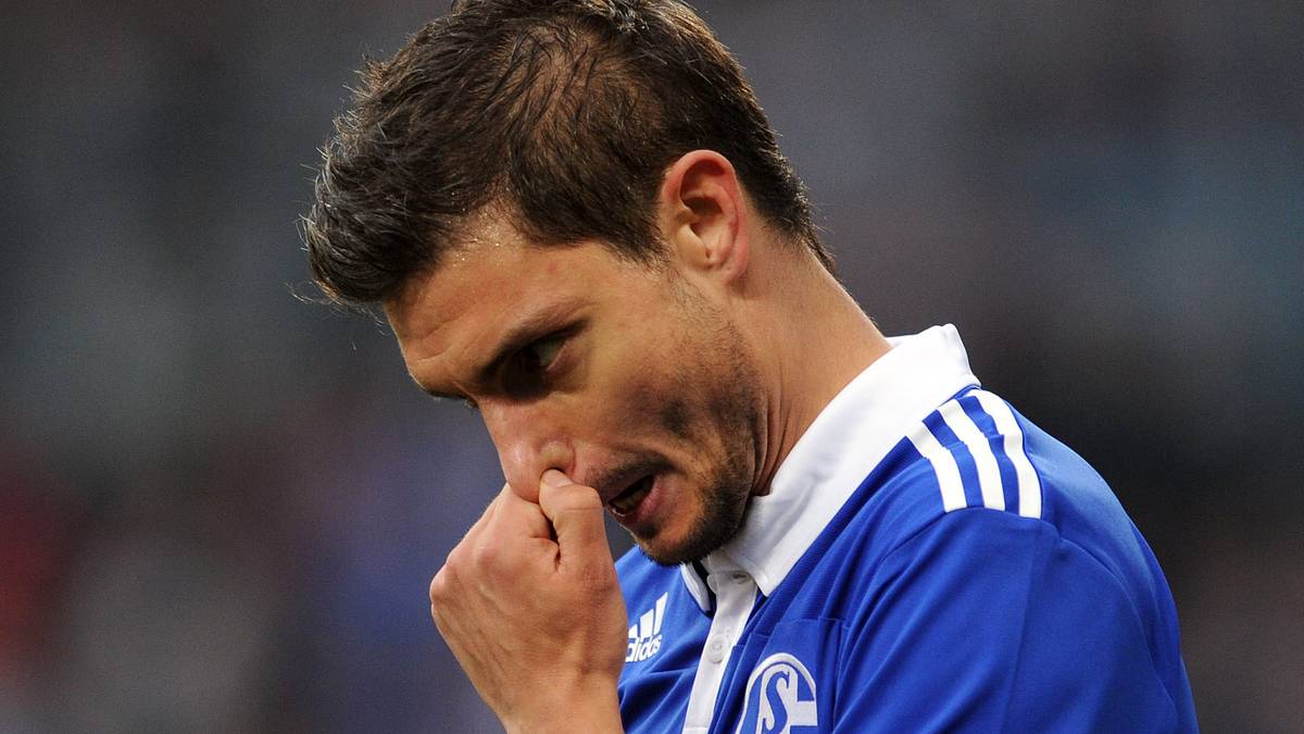 PLATZ 19 - ANGELOS CHARISTEAS (FC Schalke 04): Griechenlands EM-Held von 2004 startete im Winter 2011 einen letzten Versuch in der Bundesliga beim FC Schalke 04 - der nicht glückte