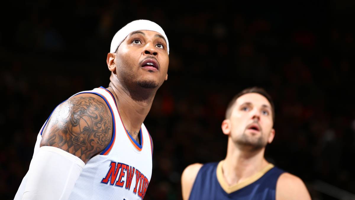 Wo ist der Ball? New Yorks Carmelo Anthony (l.)  und Ryan Anderson von den Pelicans suchen nach dem Spielgerät 