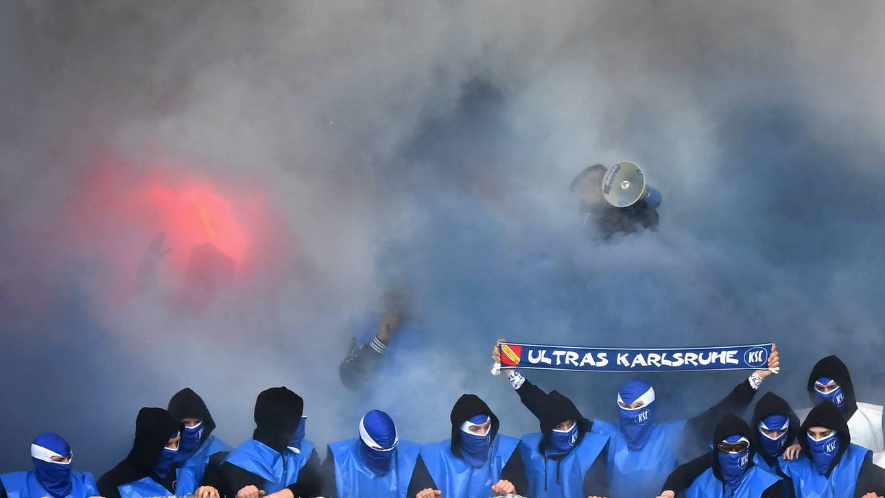 Pyro-Angriff auf Heli der Polizei