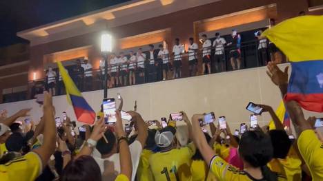 Im Halbfinale der Copa America trifft Kolumbien auf Uruguay. Vor dem Spiel heizen zahlreiche Fans ihre Mannschaft ein.