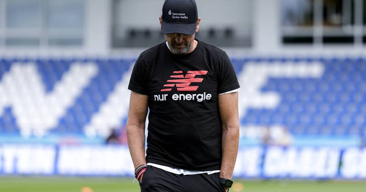 Guest referee from Japan: Wollitz gives it his all