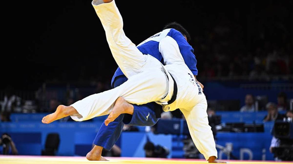 Wenn eine Angriffstechnik beim Judo sitzt, gibt es meist kein halten mehr. Belgiens Matthias Casse wird vom Japaner Takanori Nagase unsanft von den Beinen geholt