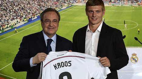 Nachdem es sich schon lange abgezeichnet hatte ist es nun offiziell. Toni Kroos wechselt von Bayern München zu Real Madrid. Am Donnerstag wurde er bei den Königlichen offiziell vorgestellt