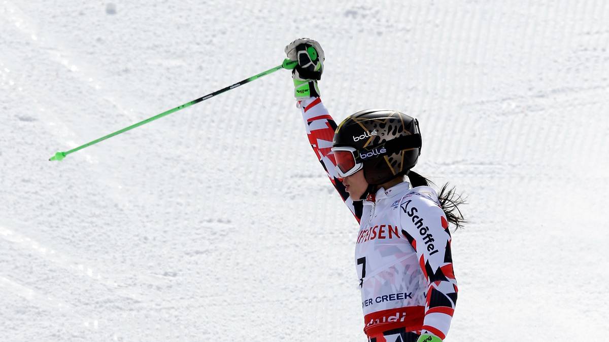 Sie bestimmt das Geschehen im ersten Durchgang: Anna Fenninger aus Österreich. Sie geht mit 0,82 Sekunden auf die Zweitplatzierte Michaela Kirchgasser in den finalen Lauf. Der Jubel ist gerechtfertigt