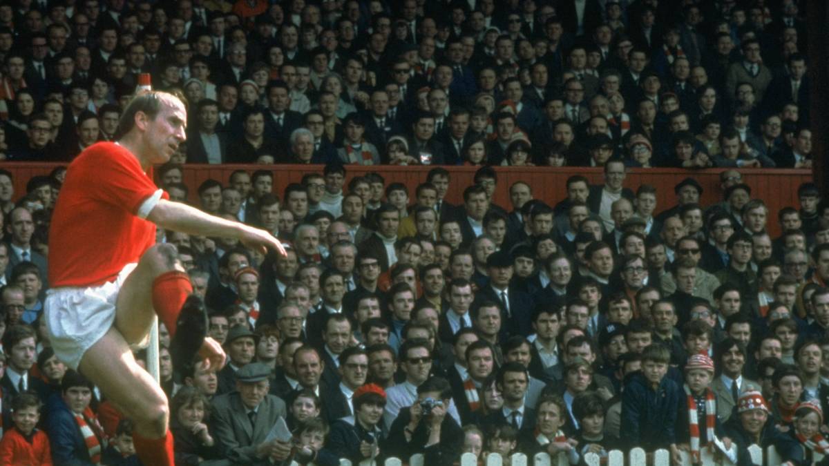 1966: BOBBY CHARLTON (England/Manchester United): Mit Manchester verpasst Charlton einen Titel, seine große Stunde kommt aber bei der Heim-WM, bei der er als Mittelfeldspieler zweimal trifft und seine Stellung als englische Legende begründet
