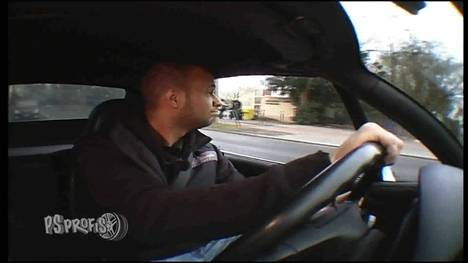 Für Zuschauerkandidatin Jacqueline und Hund Melli wird es nach sieben Jahren Honda Civic Zeit für was Neues. Als Fitness-Guru sucht Jacqueline einen kleinen, sportlichen Zweisitzer. Das Cabrio sollte nicht mehr als 5000€ kosten – es sei denn Sid schafft es, den Honda Civic auf ein verkaufsfähiges Niveau aufzumöbeln.