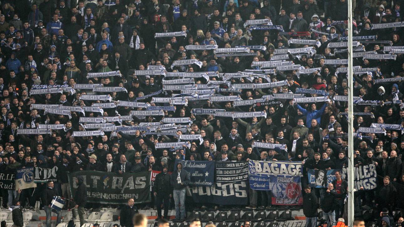 Schalke-Fans Opfer von Schikanen