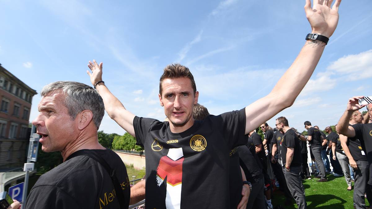 PLATZ 6 - MIROSLAV KLOSE (137 Länderspiele/71 Tore): Der Rekordtorjäger der Nationalmannschaft feierte mit dem WM-Triumph 2014 seinen größten Erfolg und war unter Bundestrainer Joachim Löw über Jahre gesetzt 
