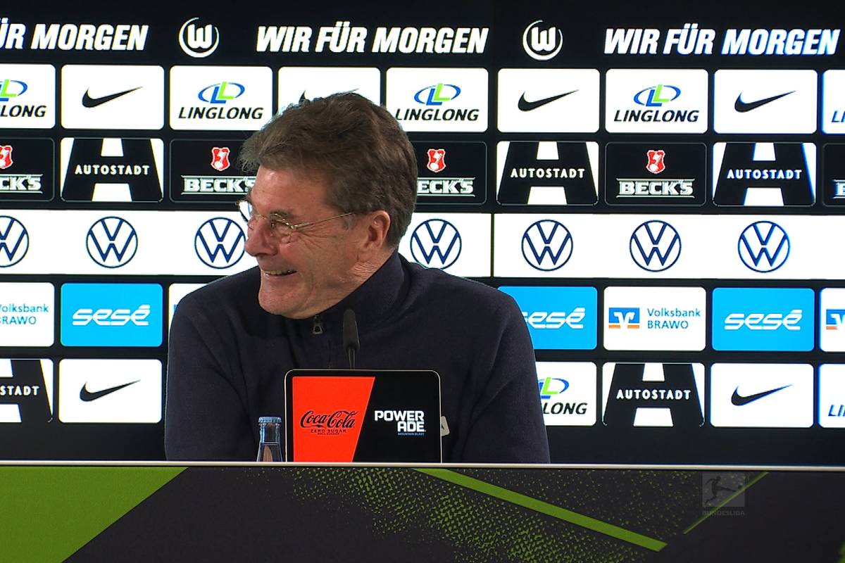 Dieter Hecking schaut das Viertelfinale des VfL Wolfsburg im DFB-Pokal mit Wohlwollen - und bekommt gar noch süße Worte von Wölfte-Trainer Ralph Hasenhüttl.  