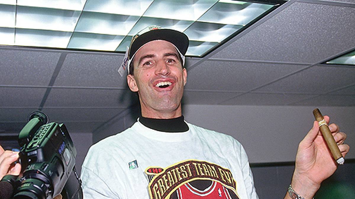 Auch Rodmans bester Kumpel Jack Haley - besser bekannt als "Rodmans Babysitter" wird von den Bulls verpflichtet. Der "Big Man" erwirbt sich das Vertrauen des All-Stars dadurch, dass er vom Besuch in einem Schwulenclub nicht geschockt ist. So kommt Haley in den Genuss eines Meisterschaftsrings