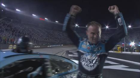 Im dritten NASCAR Playoff-Rennen setzt sich Kevin Harvick in einem heißen Kampf gegen Kyle Busch durch und gewinnt in Bristol.