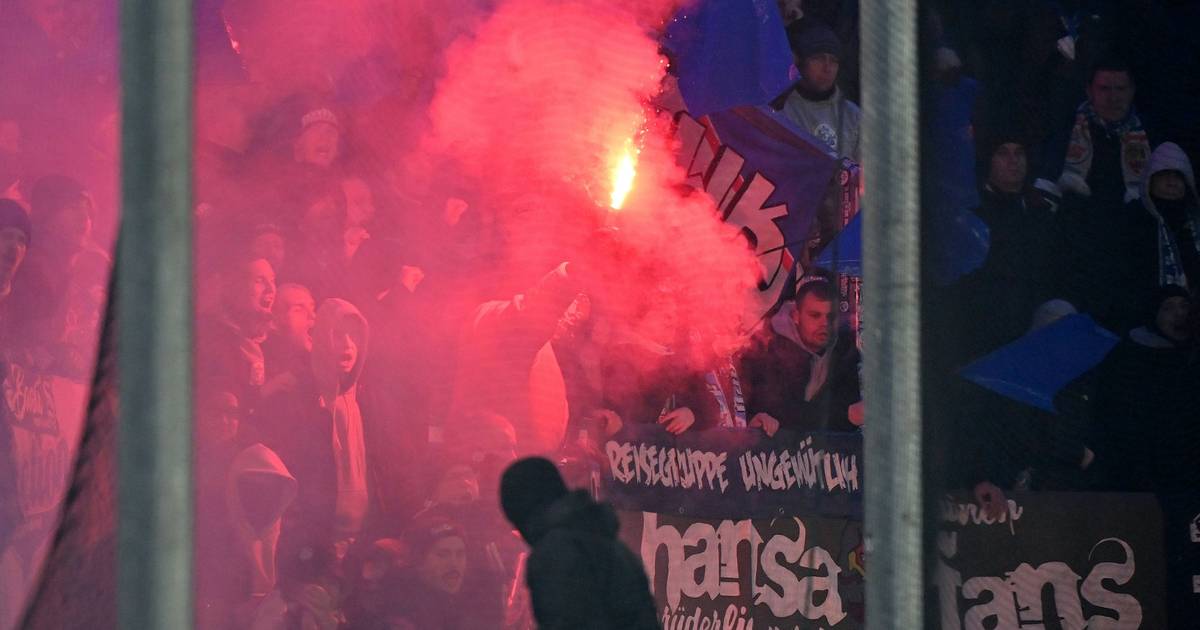 Fan-Eklat in der 2. Bundesliga: Neutraler Zuschauer schwer am Kopf verletzt