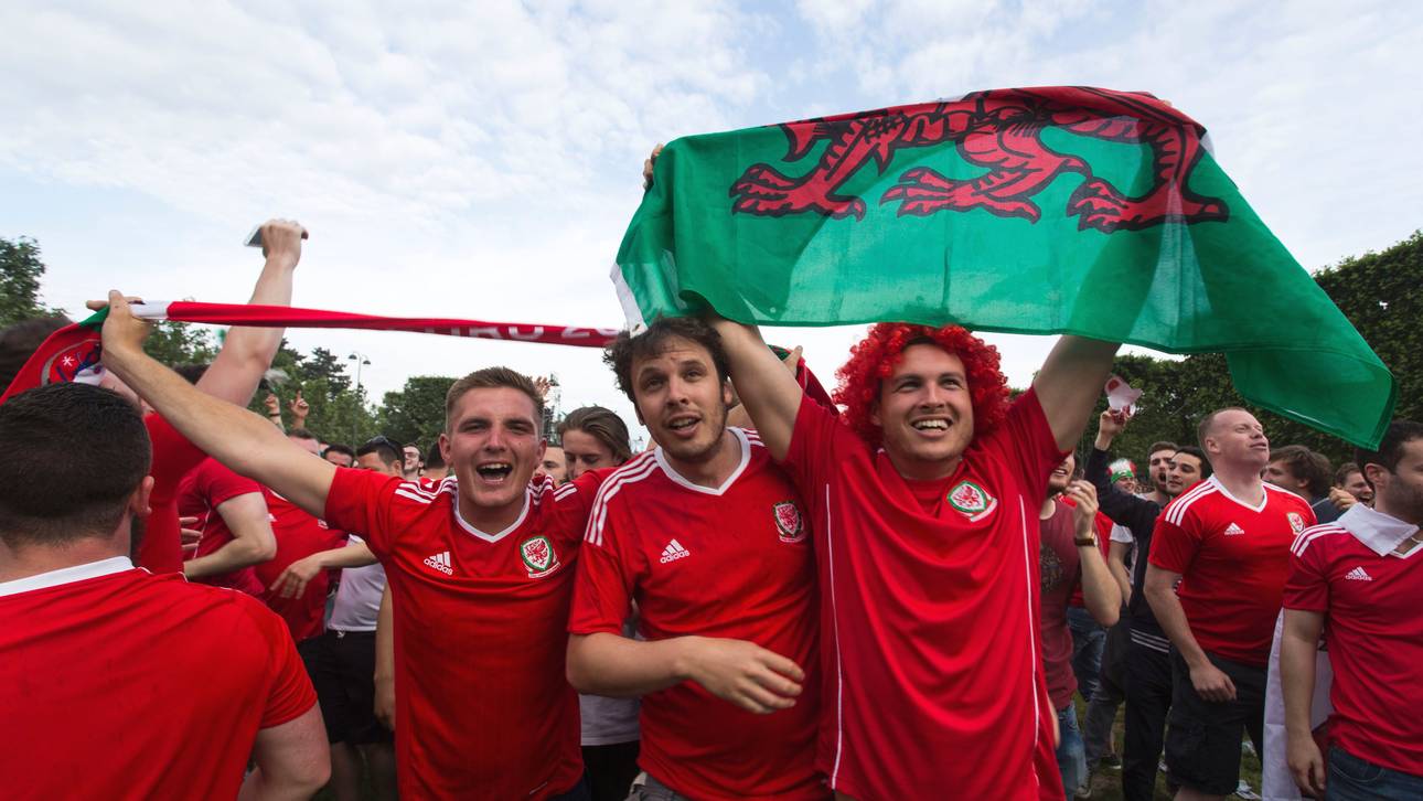 Wales-Fans fast im falschen Bordeaux