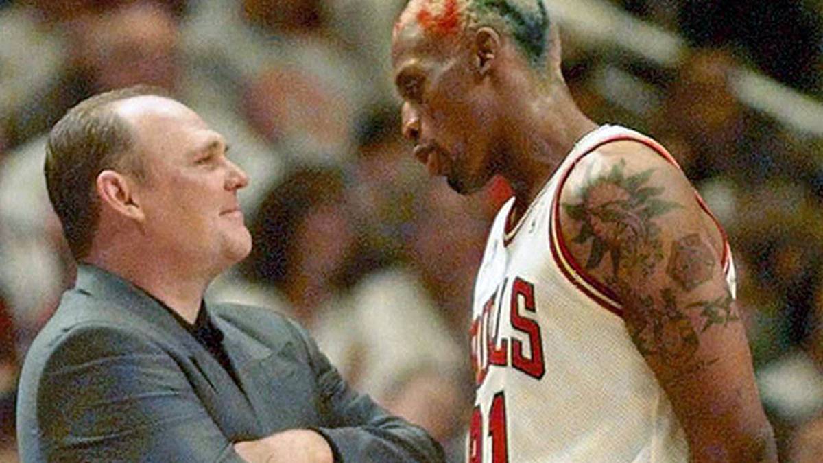 Gleich in seinem ersten Jahr in Chicago steht Rodman im NBA-Finale. Gegner sind die Seattle Super Sonics. Deren Trainer George Karl hat sich für "Dennis The Menace" etwas ganz besonderes ausgedacht